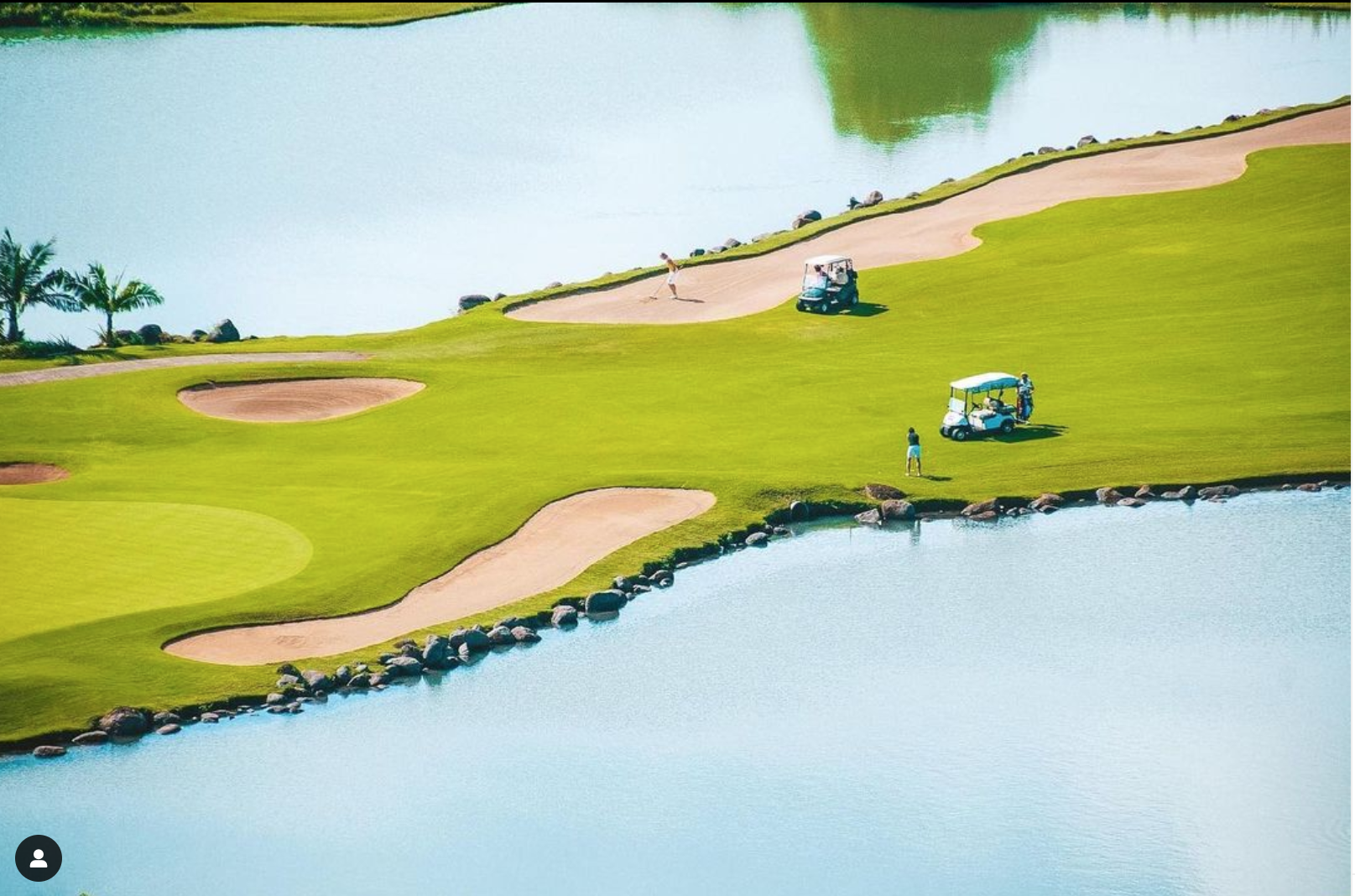 e lagon turquoise de l'océan Indien - la toile de fond parfaite pour une expérience de golf inoubliable au Heritage Golf Club.