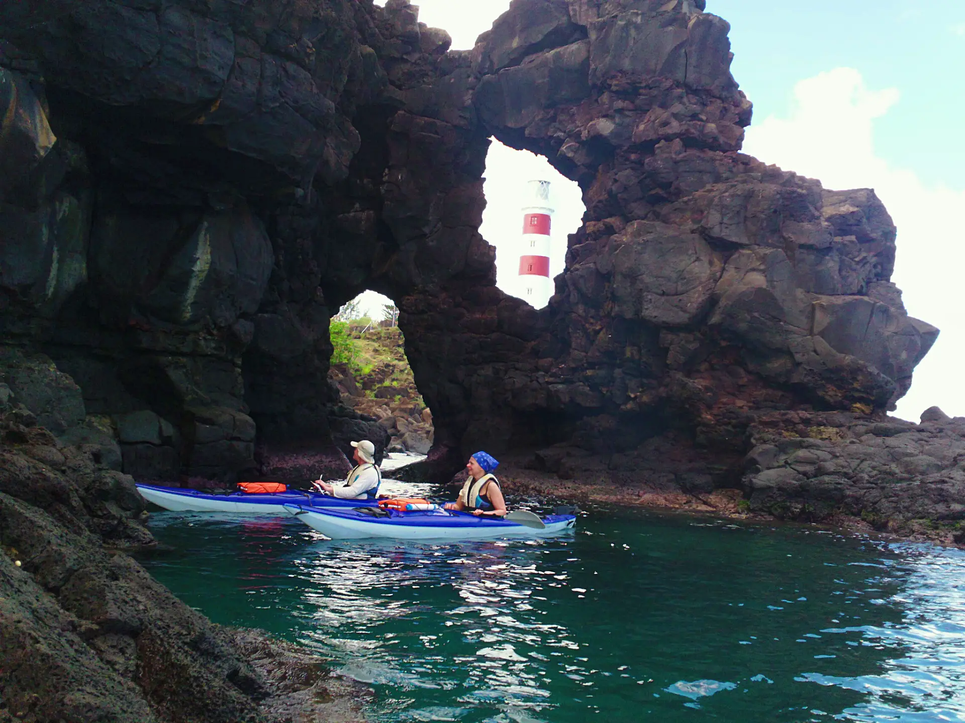 Kayak in mauritius albion caves