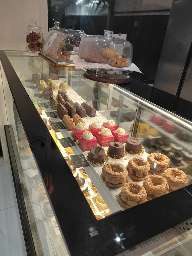 cool cafes in mauritius - l'atelier cafe